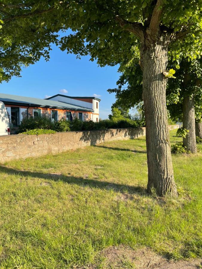 Mitten In Der Natur : Ferienwohnung Mit 3 Schlafzimmern, Neu Eingerichtet Neu Gaarz Экстерьер фото