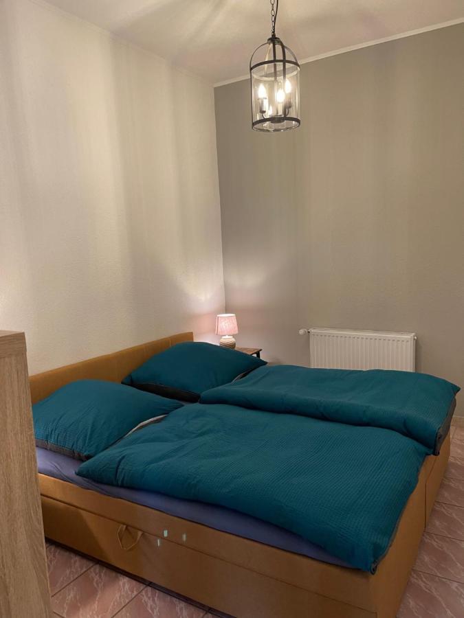 Mitten In Der Natur : Ferienwohnung Mit 3 Schlafzimmern, Neu Eingerichtet Neu Gaarz Экстерьер фото